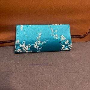 Elegant Floral Clutch - Perfect for Any Occasion! Never Used